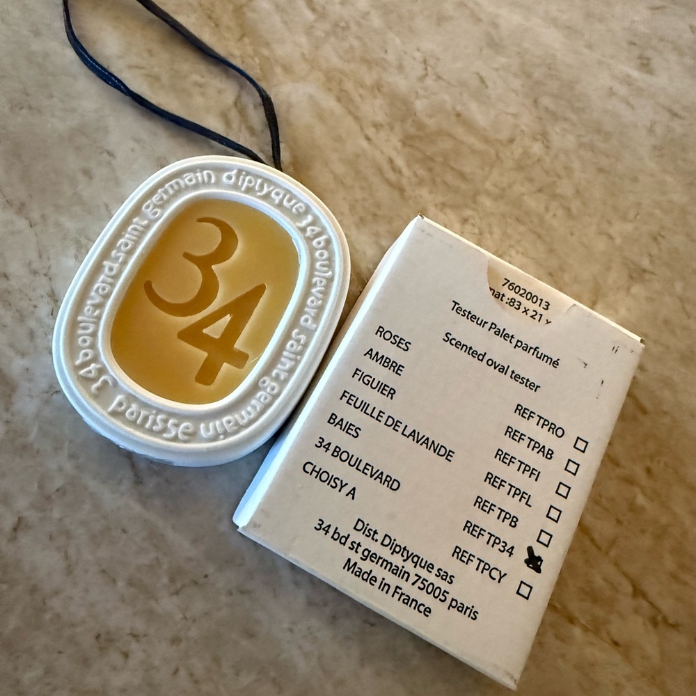 Diptyque White and Gold Scented Oval Parfume Palet